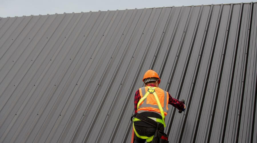 Professional gutter cleaning in Lee, MA